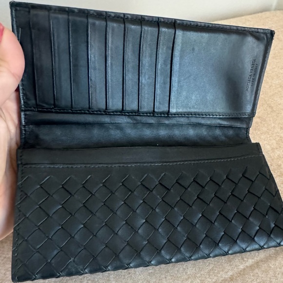 Bottega Veneta Intrecciato Leather Long Black Bifold Wallet - Unisex - Picture 8 of 13